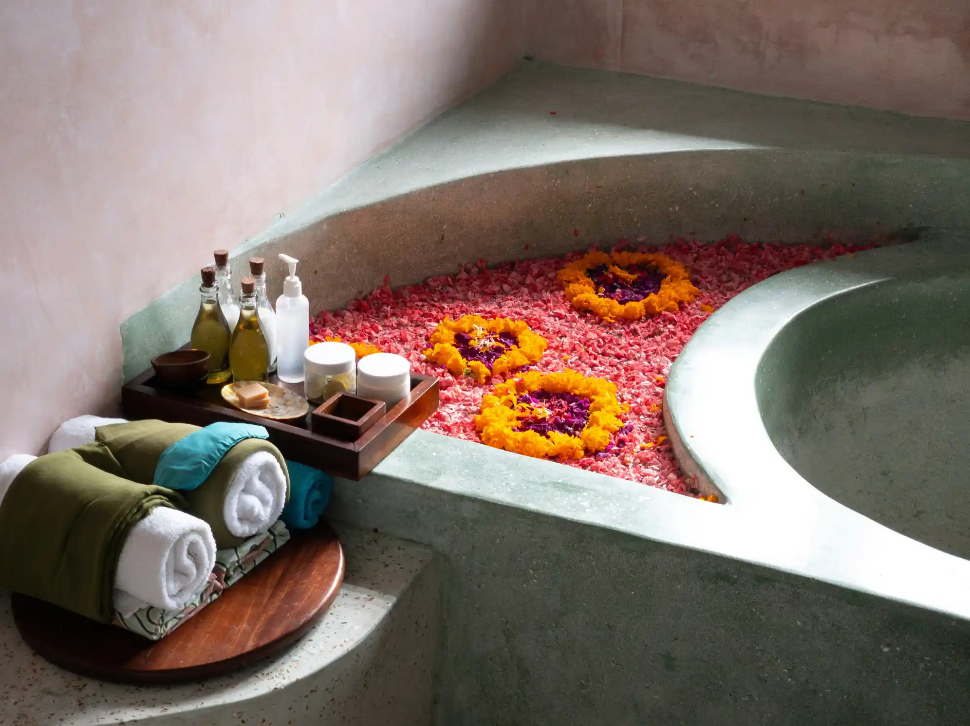 Hot oil massage at Rensai Thai Spa